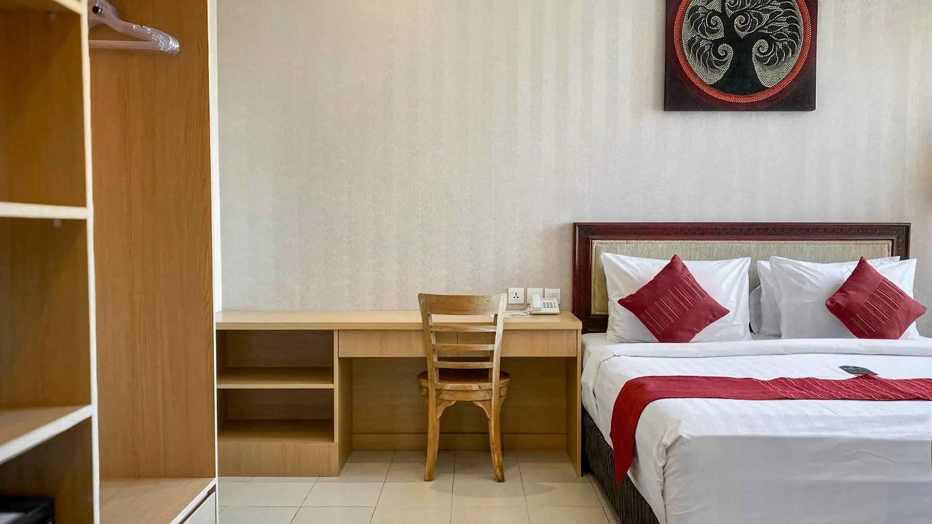Svarna Suites Seminyak 3*, Семиньяк