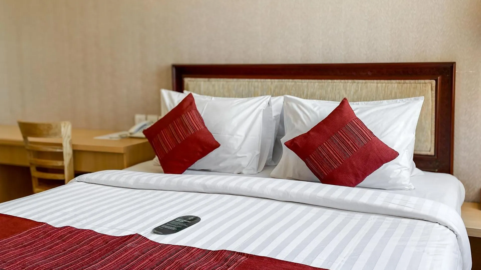 Svarna Suites Seminyak Отель Семиньяк