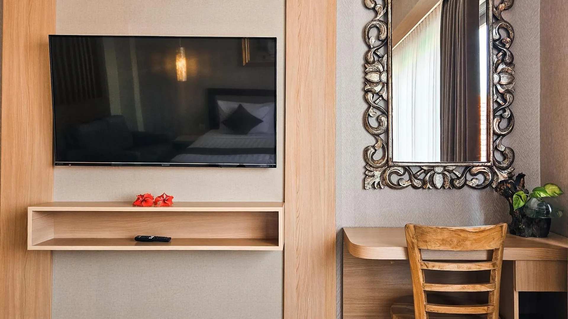 Svarna Suites Seminyak Отель