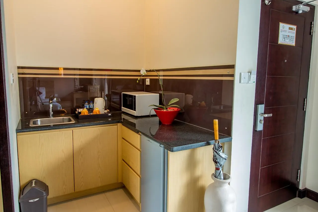 Svarna Suites Seminyak Отель Семиньяк